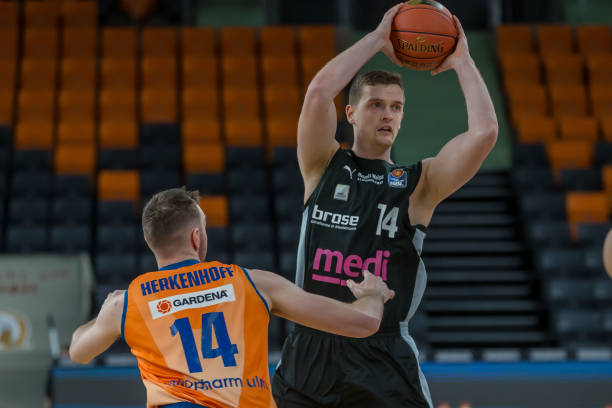 是决定欧冠 是决定欧冠